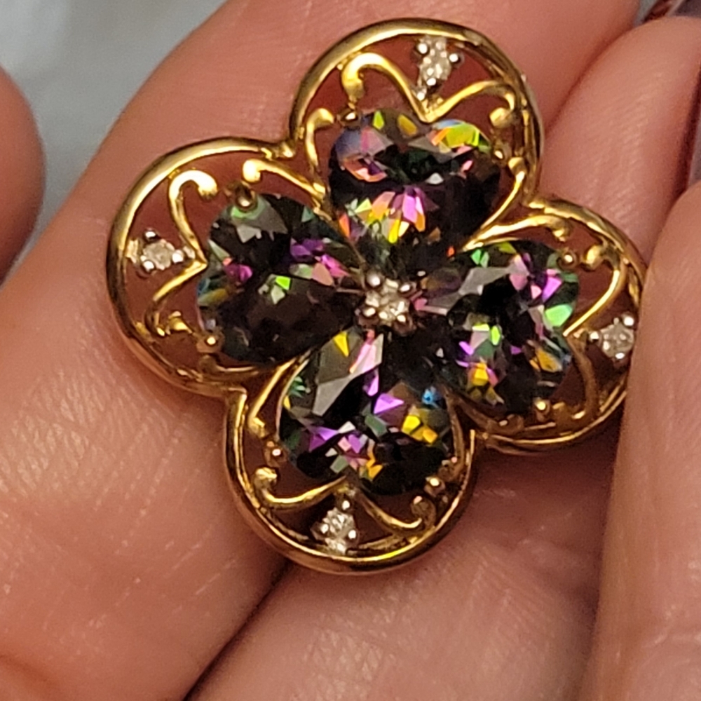 I'd love to sell this piece! 10k solid yellow gold pendant,mystic fire, topaz.